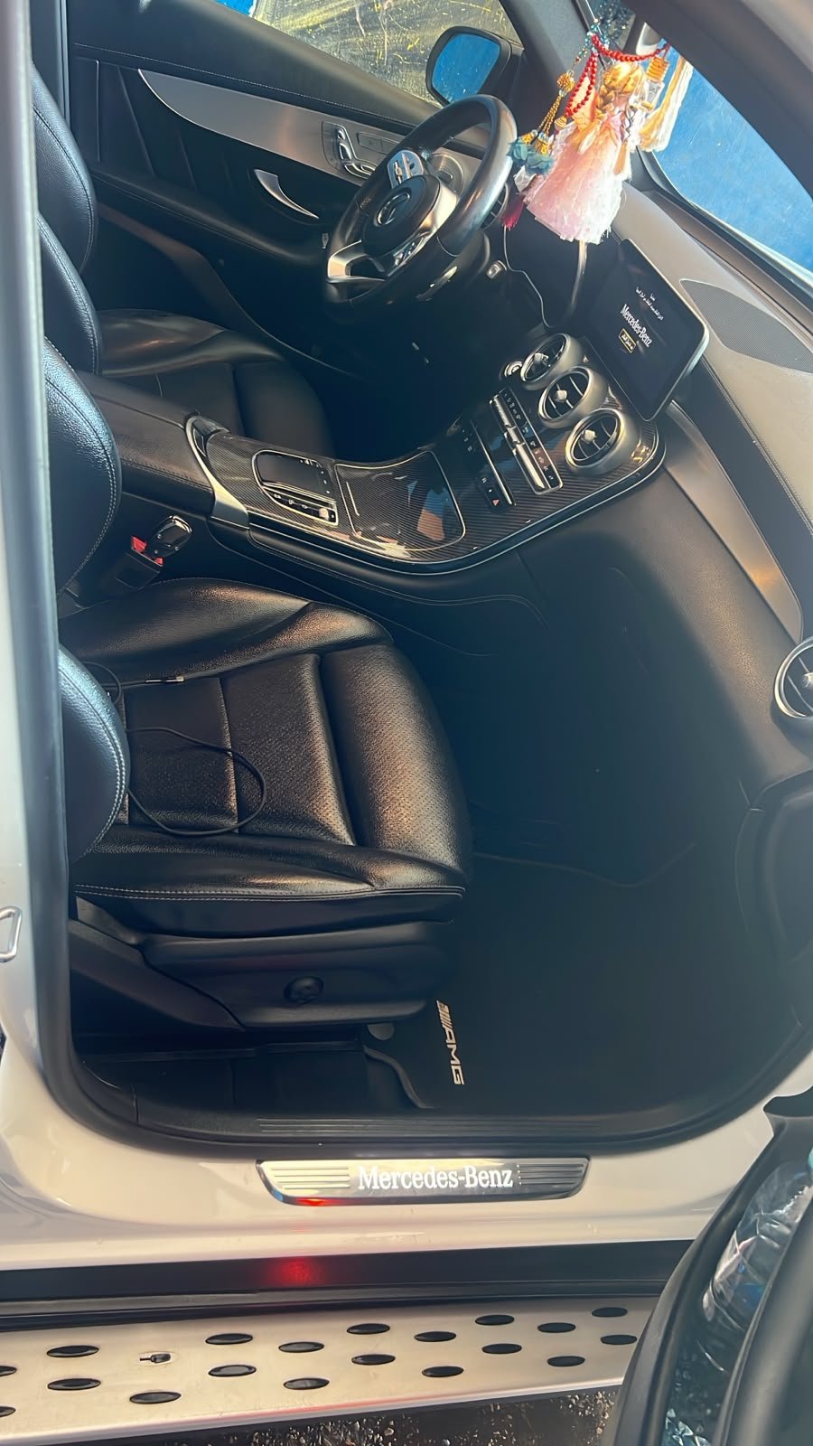 
								Mercedes GLC 200 White full									