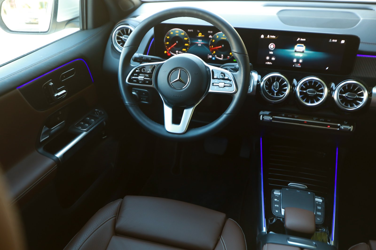 
								Mercedes GLB 250 4MATIC 5-S full									