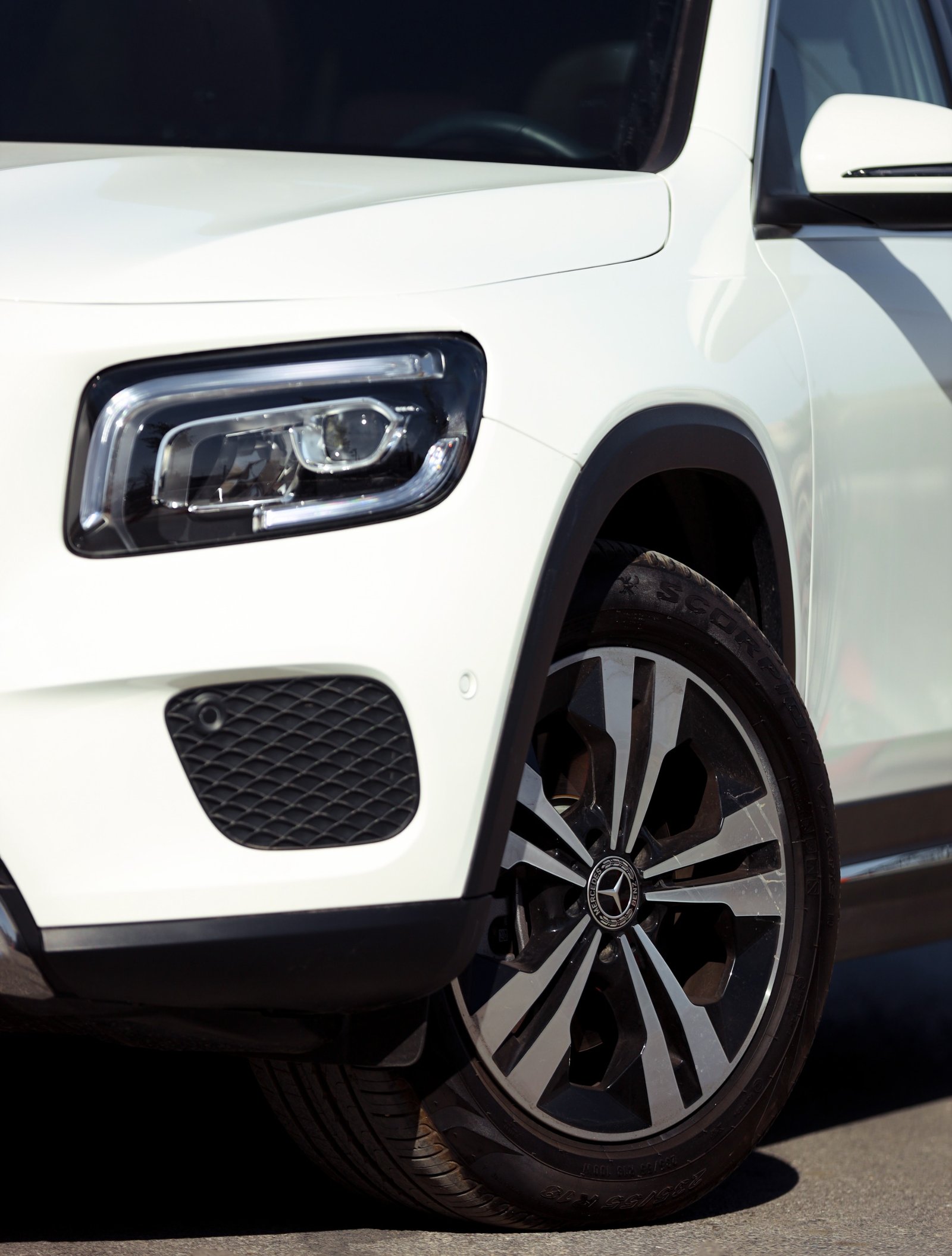 
								Mercedes GLB 250 4MATIC 5-S full									