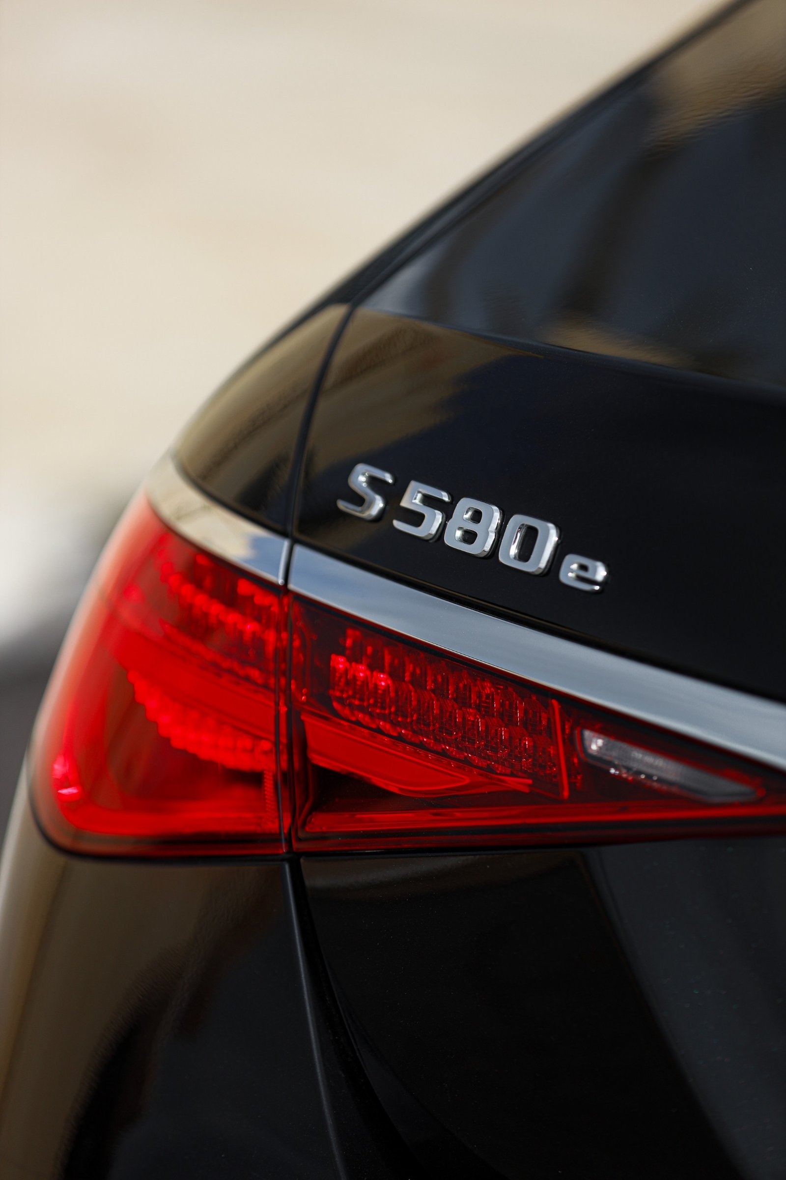 
								Mercedes S 580 e full									