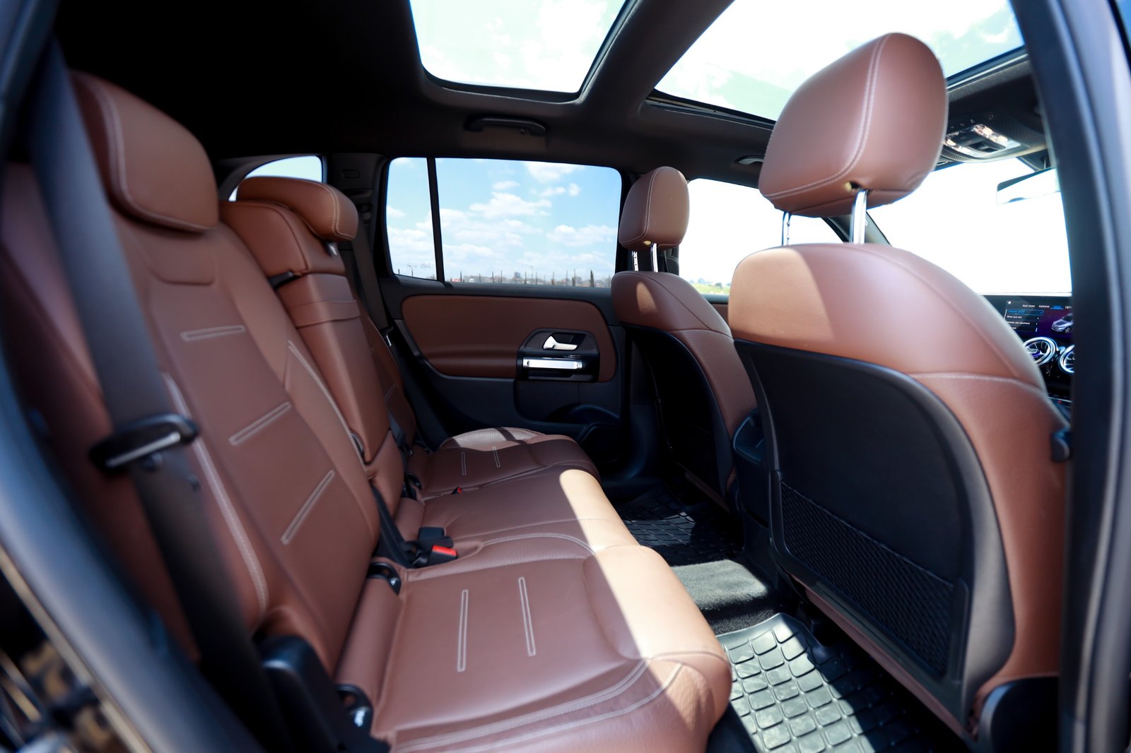 
								Mercedes GLB 250 4MATIC 5-S full									