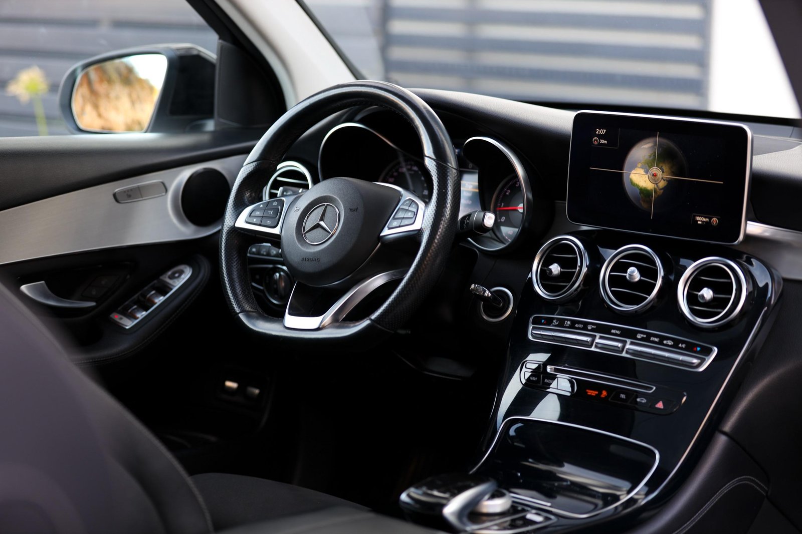 
								Mercedes GLC 250 full									