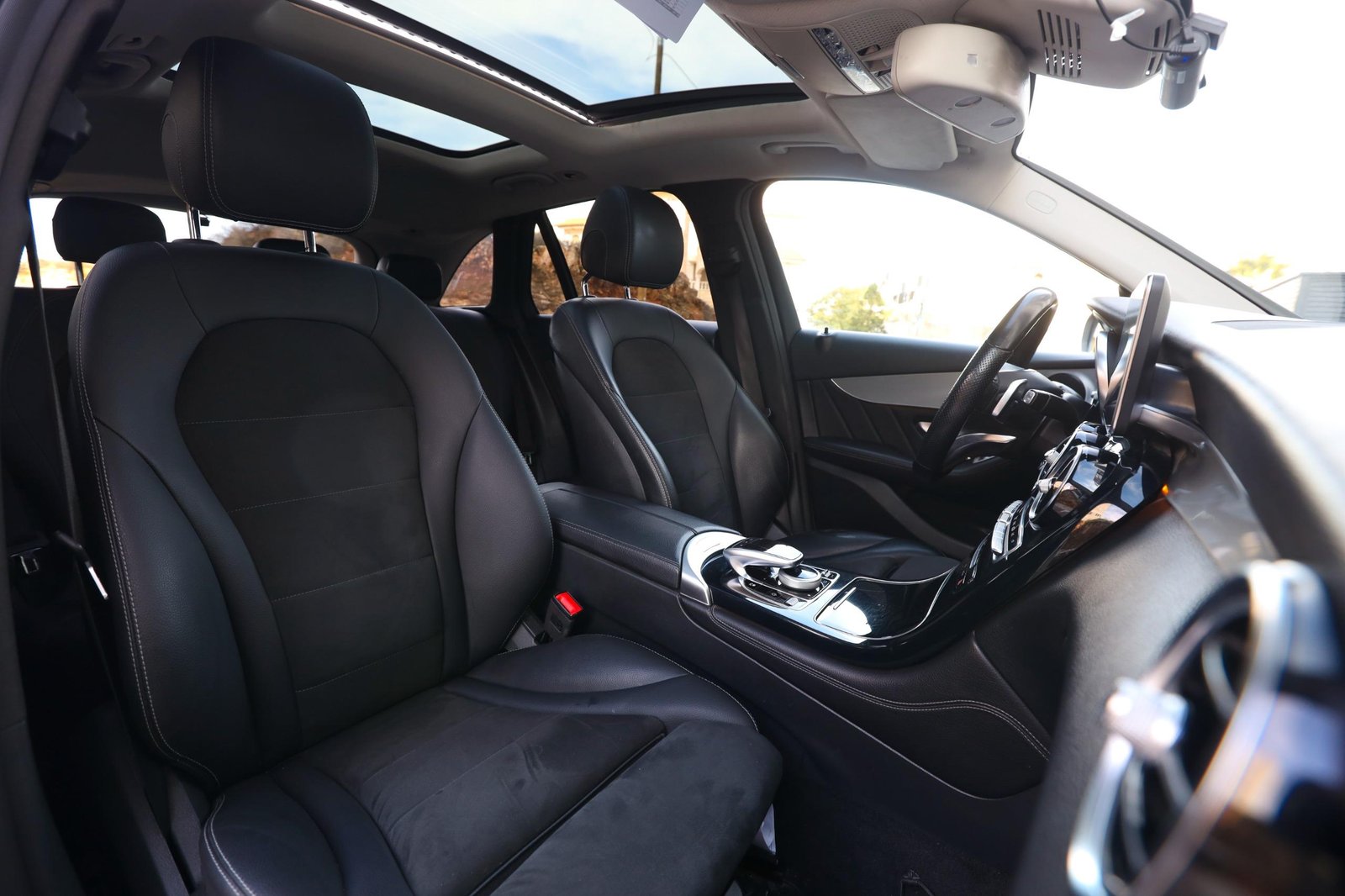 
								Mercedes GLC 250 full									
