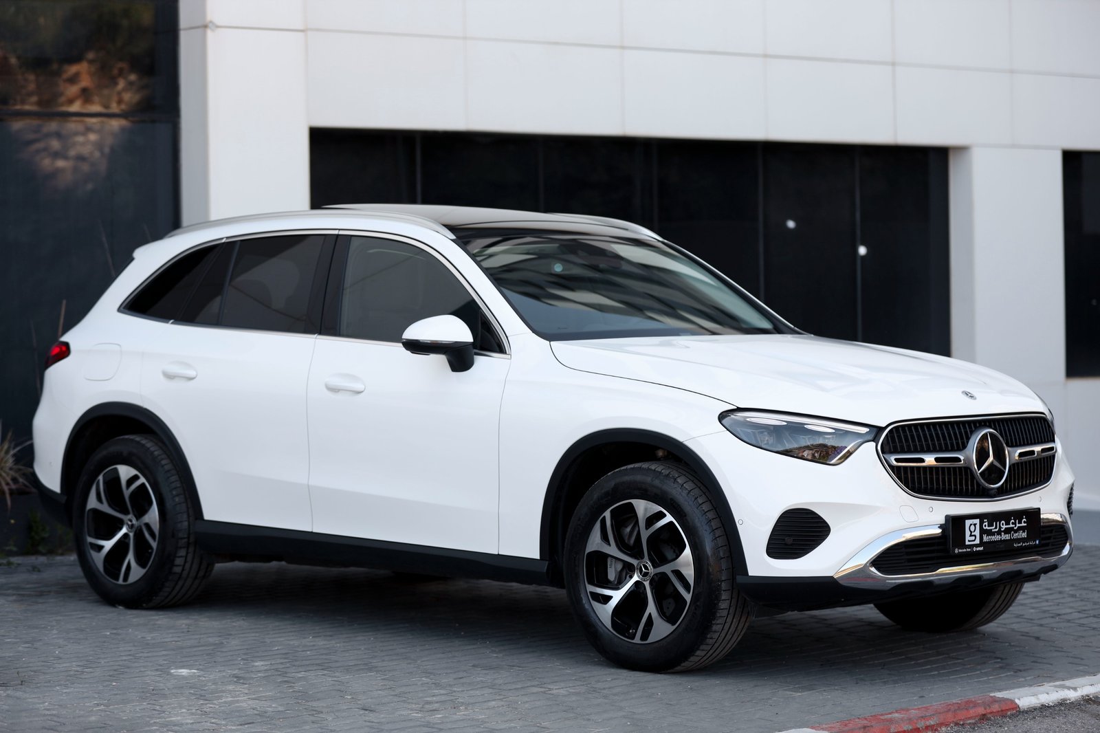 
								Mercedes GLC 300 e 4MATIC full									