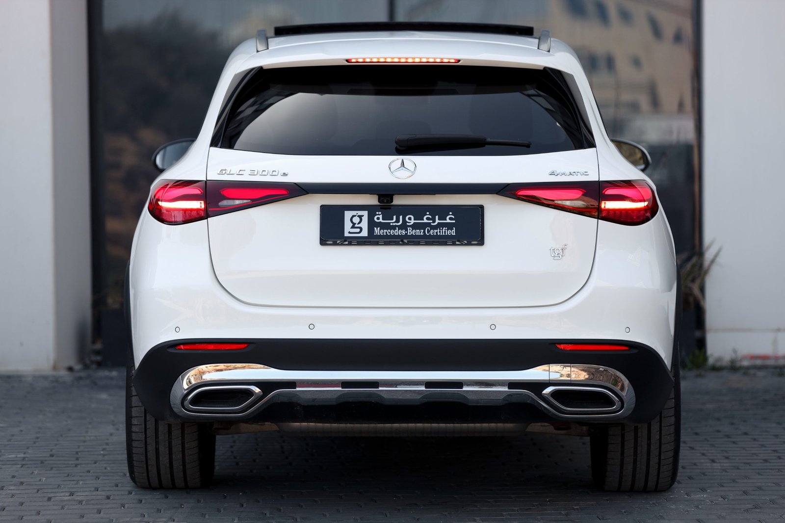 
								Mercedes GLC 300 e 4MATIC full									