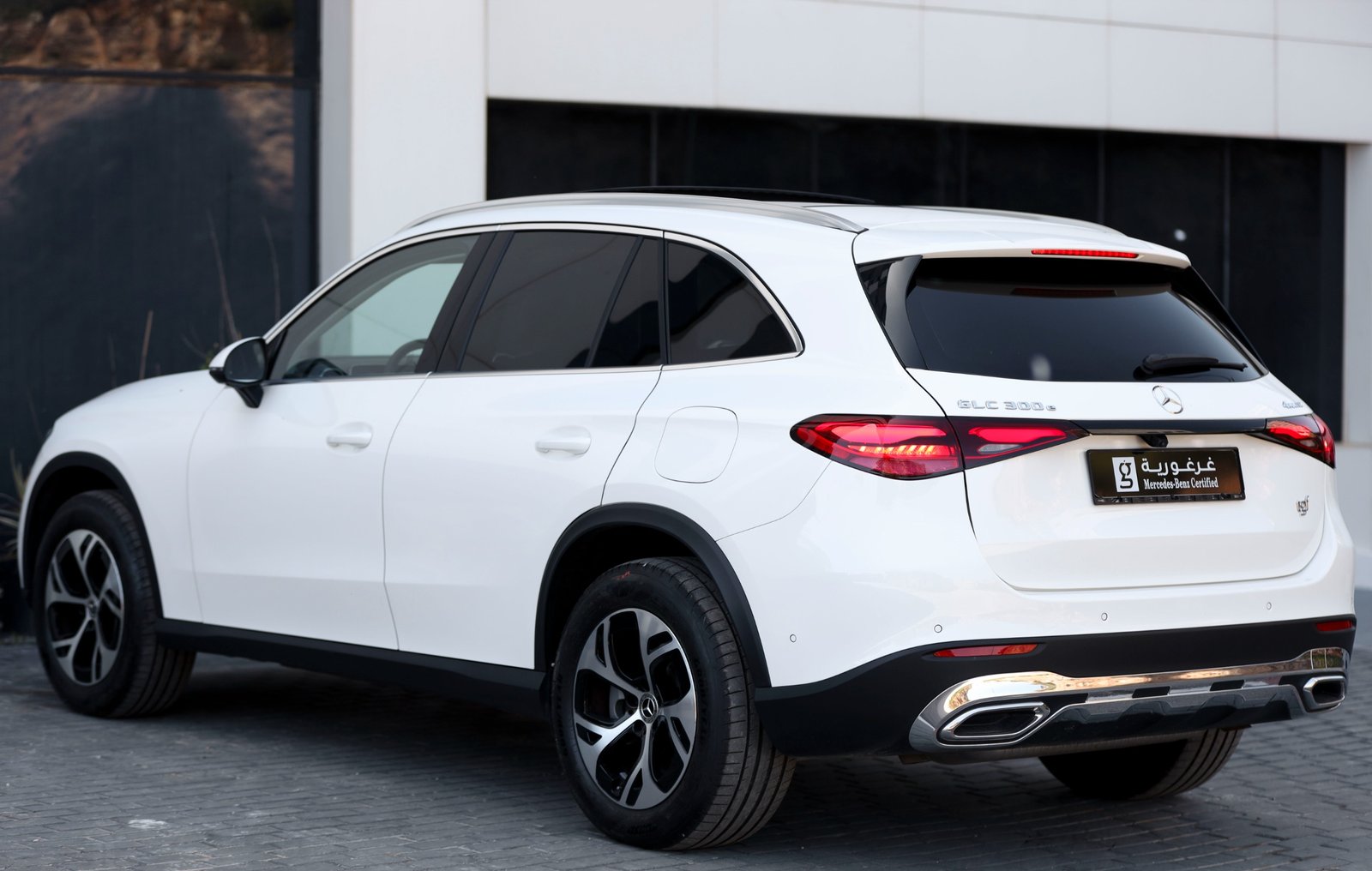 
								Mercedes GLC 300 e 4MATIC full									