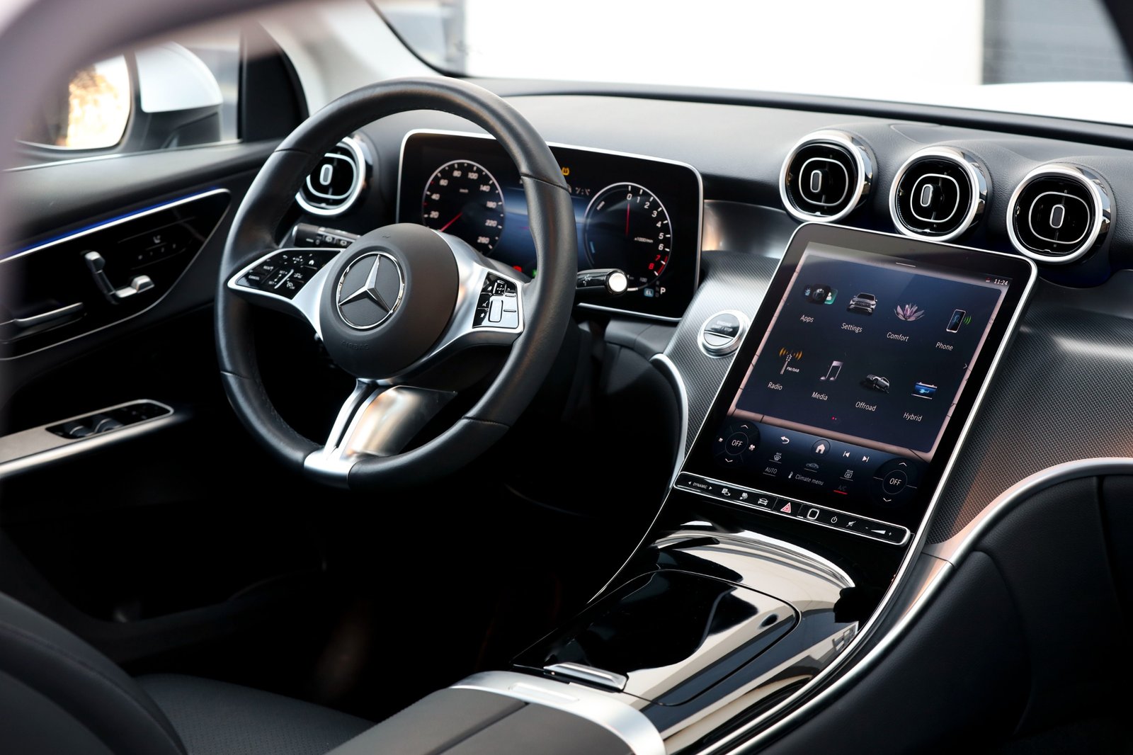 
								Mercedes GLC 300 e 4MATIC full									