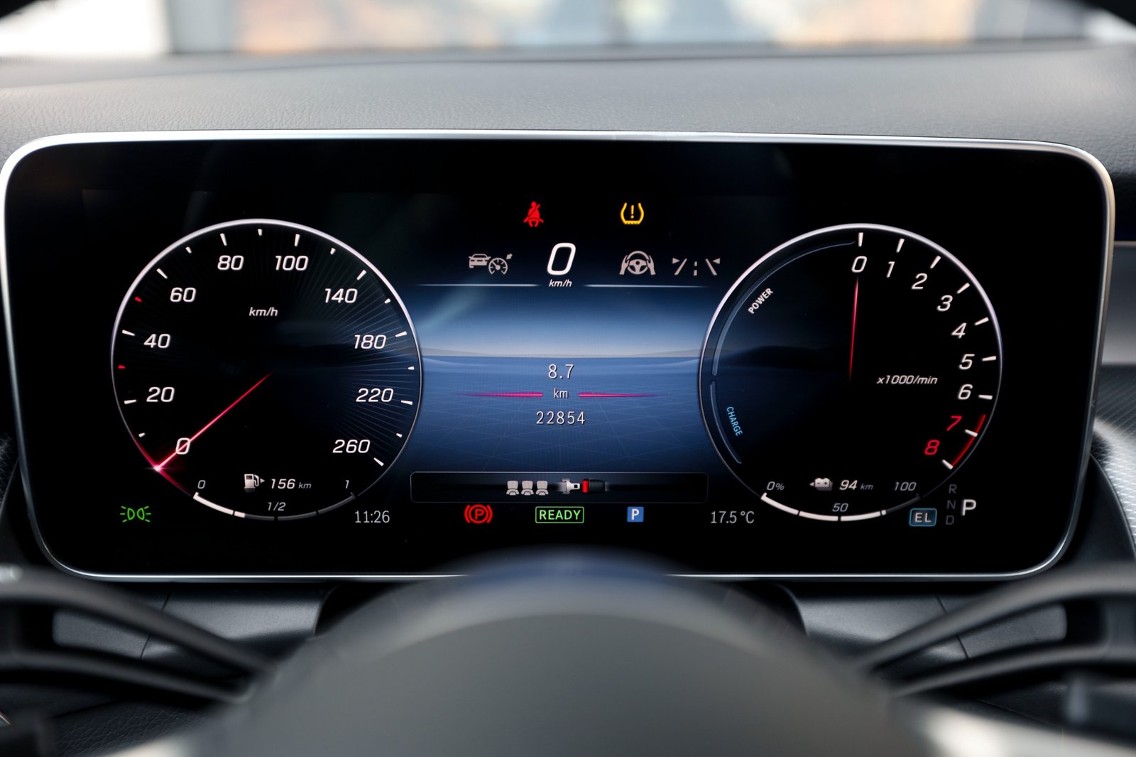 
								Mercedes GLC 300 e 4MATIC full									