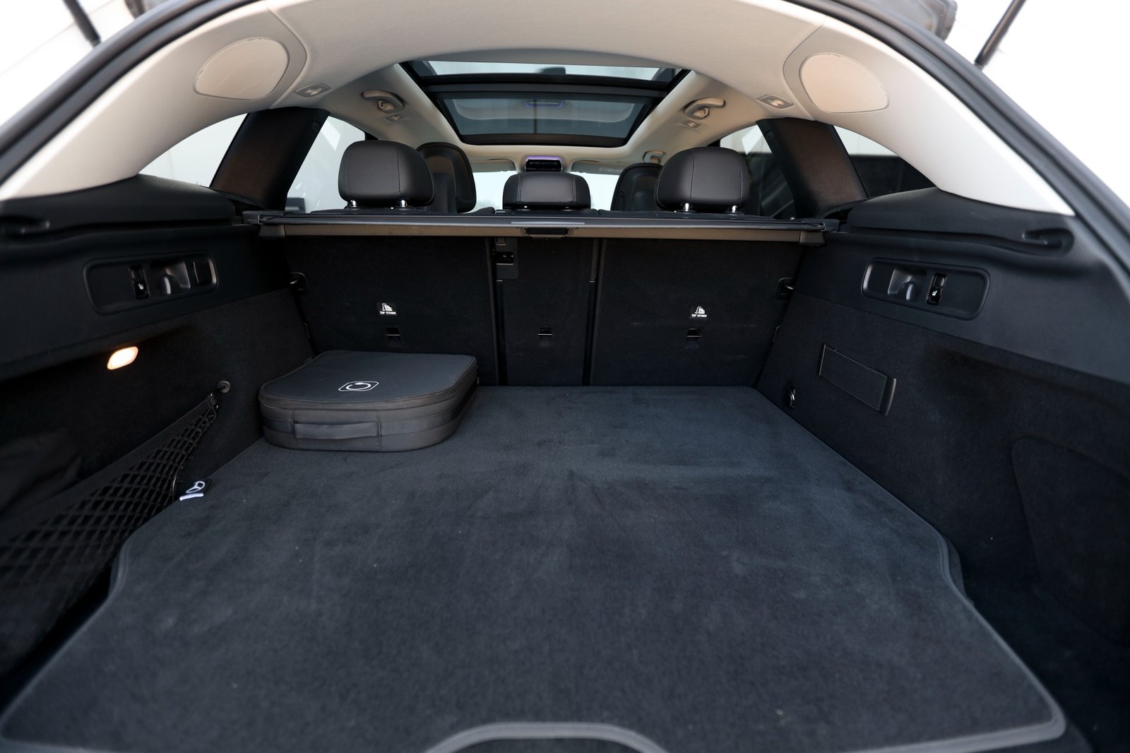 
								Mercedes GLC 300 e 4MATIC full									