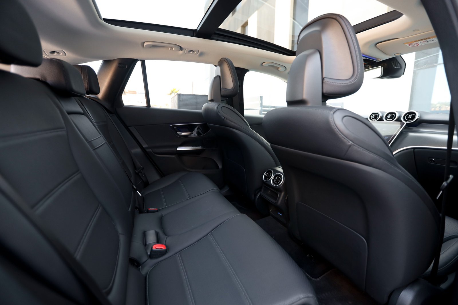 
								Mercedes GLC 300 e 4MATIC full									
