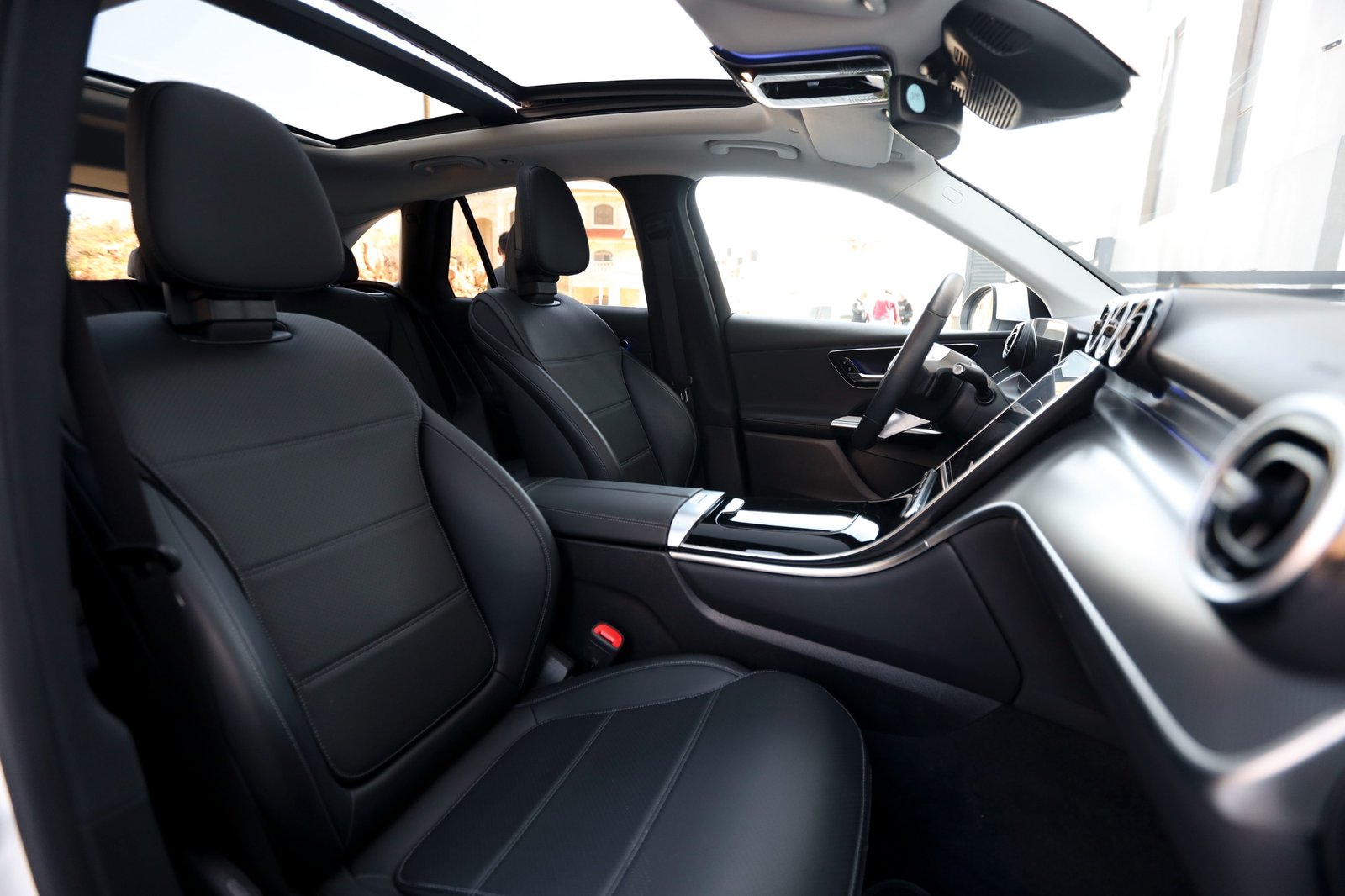 
								Mercedes GLC 300 e 4MATIC full									