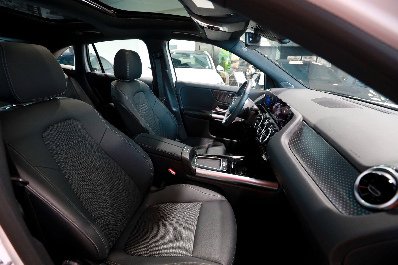 
								Mercedes GLA 250 e FL full									