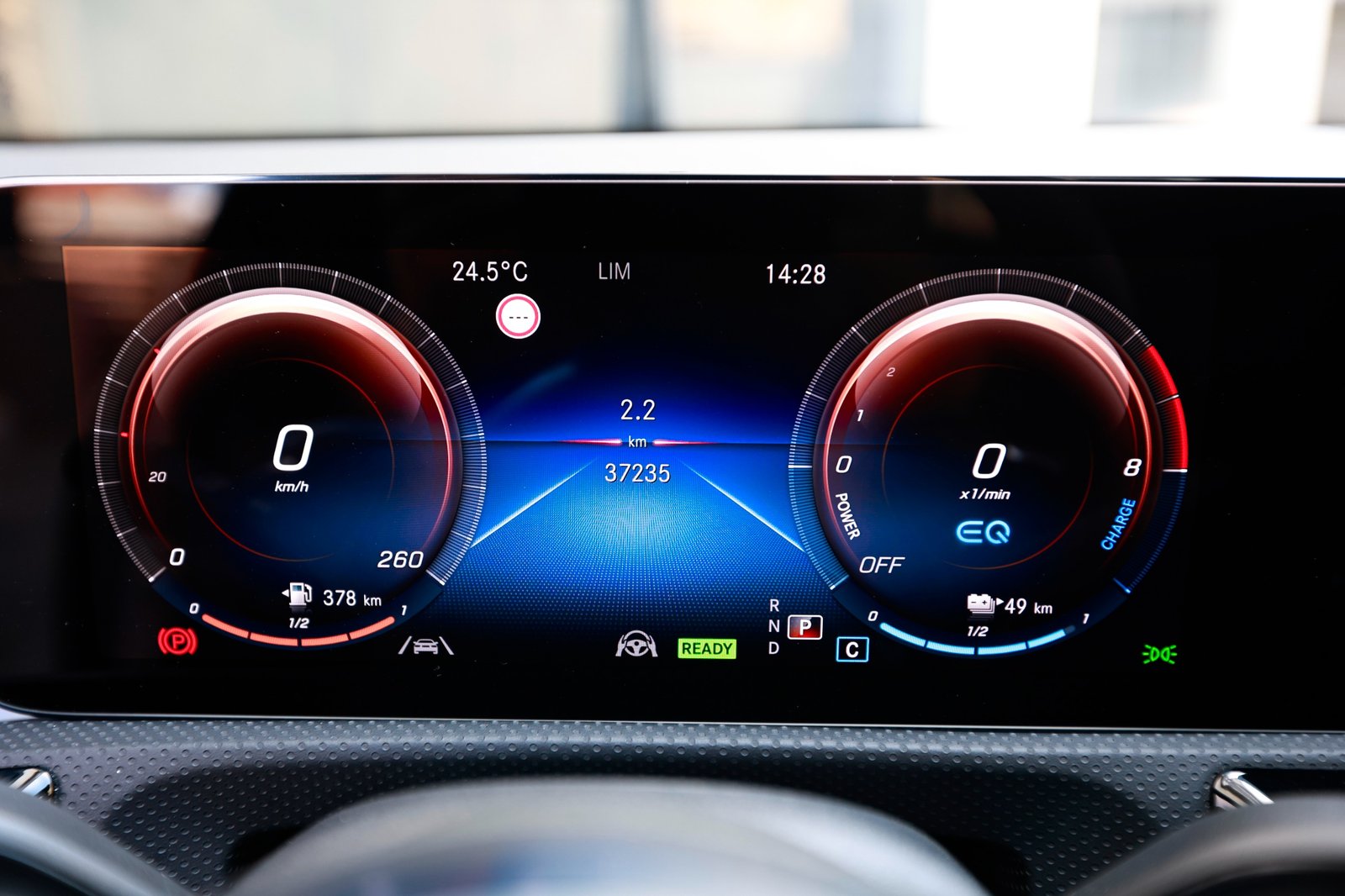 
								Mercedes CLA 250 e Coupe AMG full									