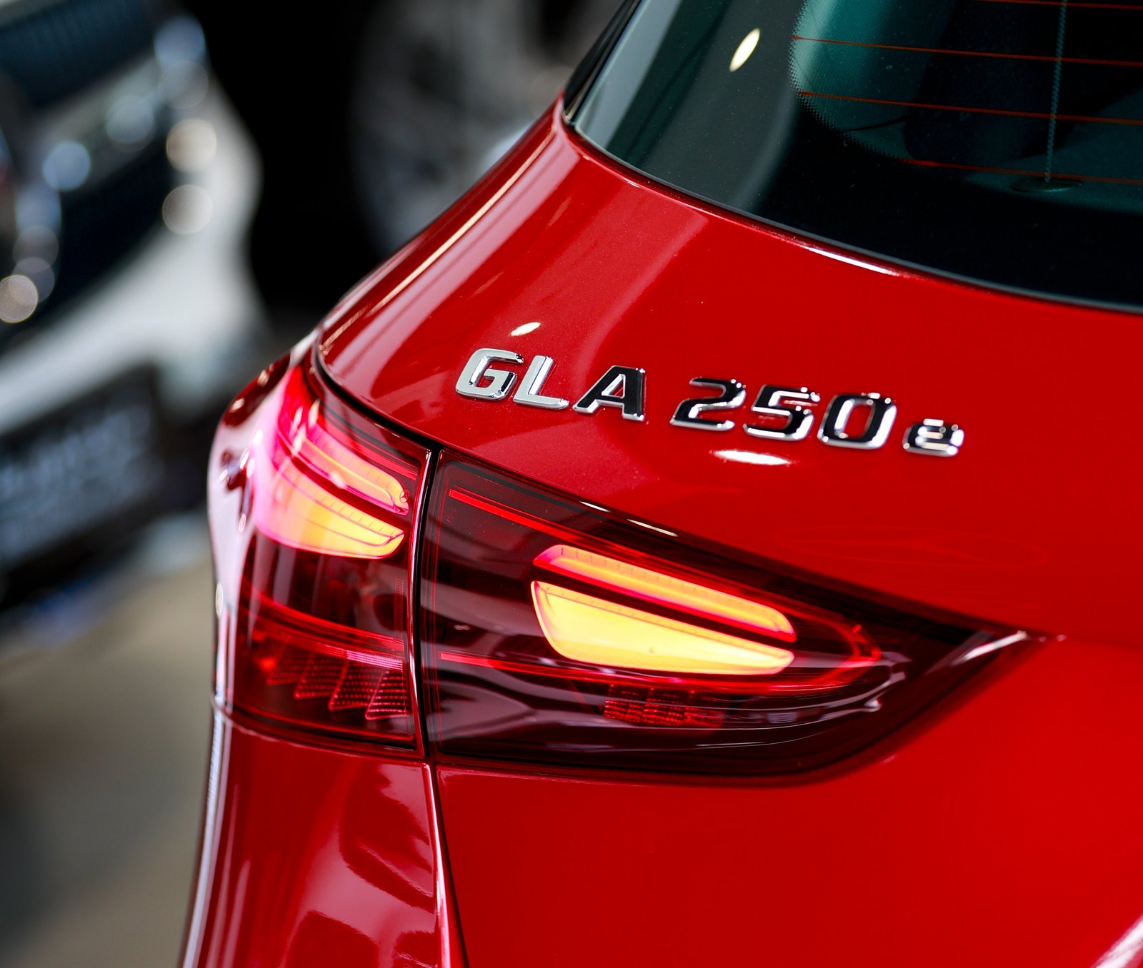 
								Mercedes GLA 250 e FL full									