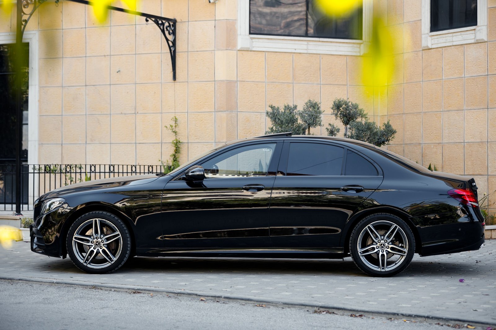 
								Mercedes E220d full									