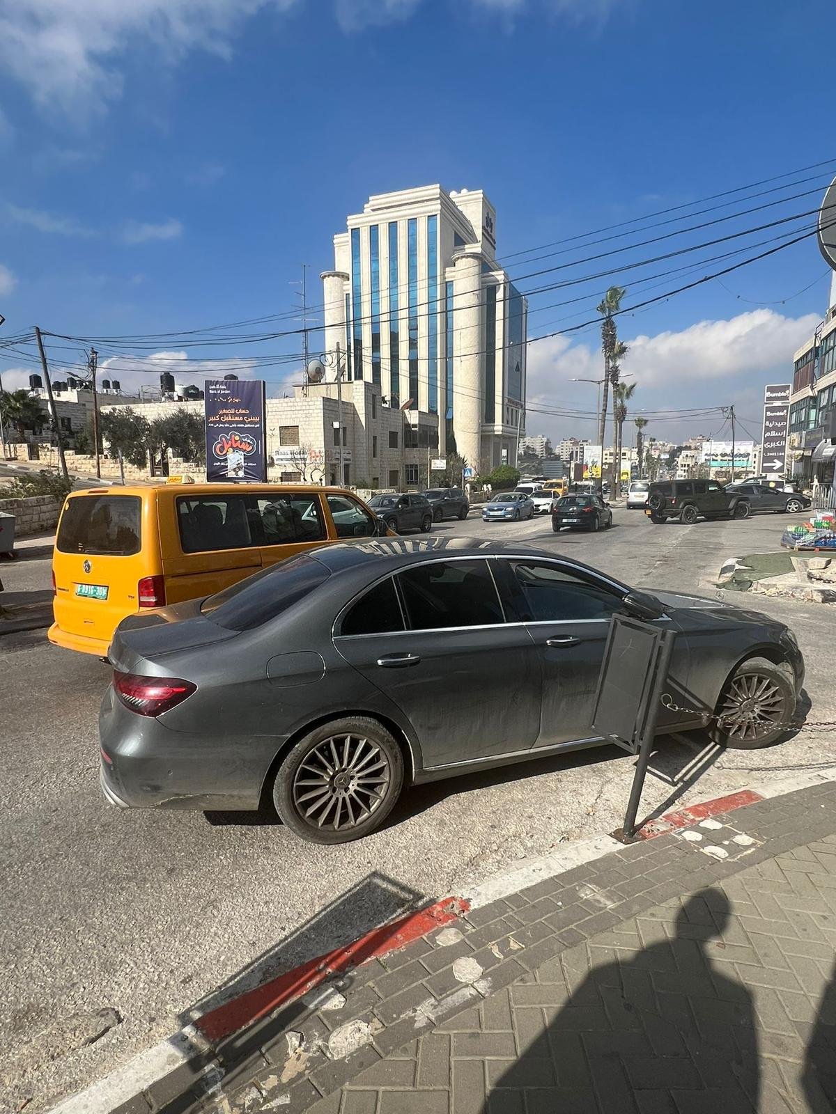 
								Mercedes E300 full									