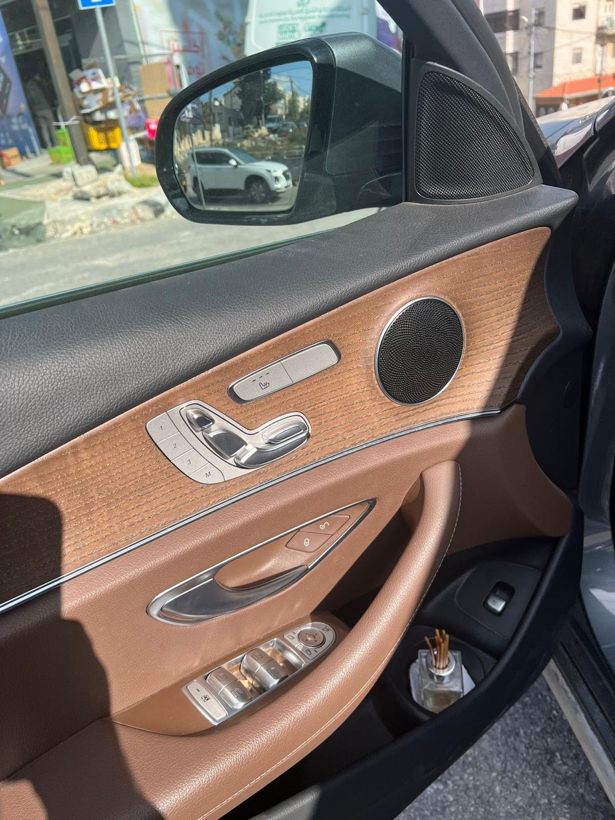 
								Mercedes E300 full									