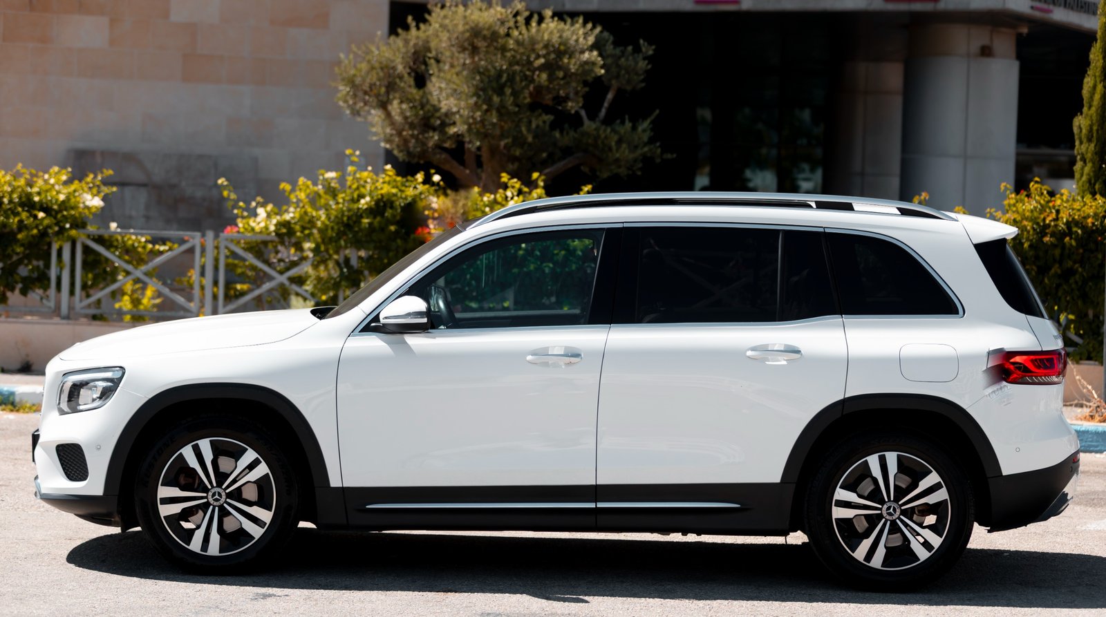 
								Mercedes GLB 250 4MATIC 6-S full									