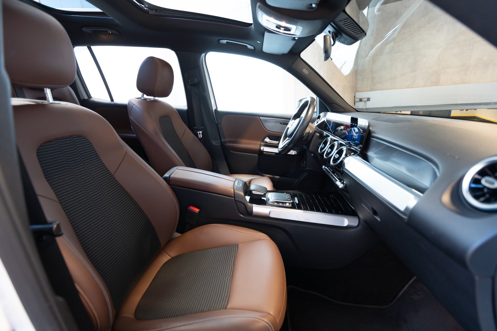 
								Mercedes GLB 250 4MATIC 6-S full									