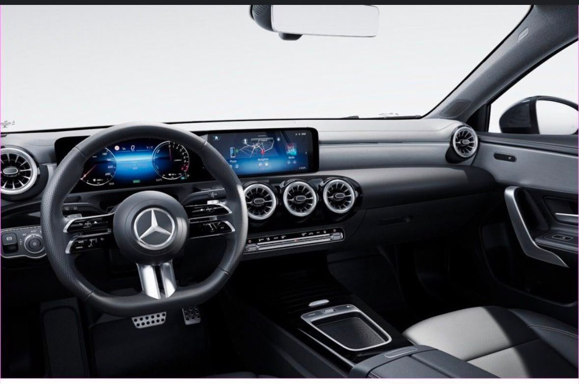 
								Mercedes A 250 e 5D AMG full									