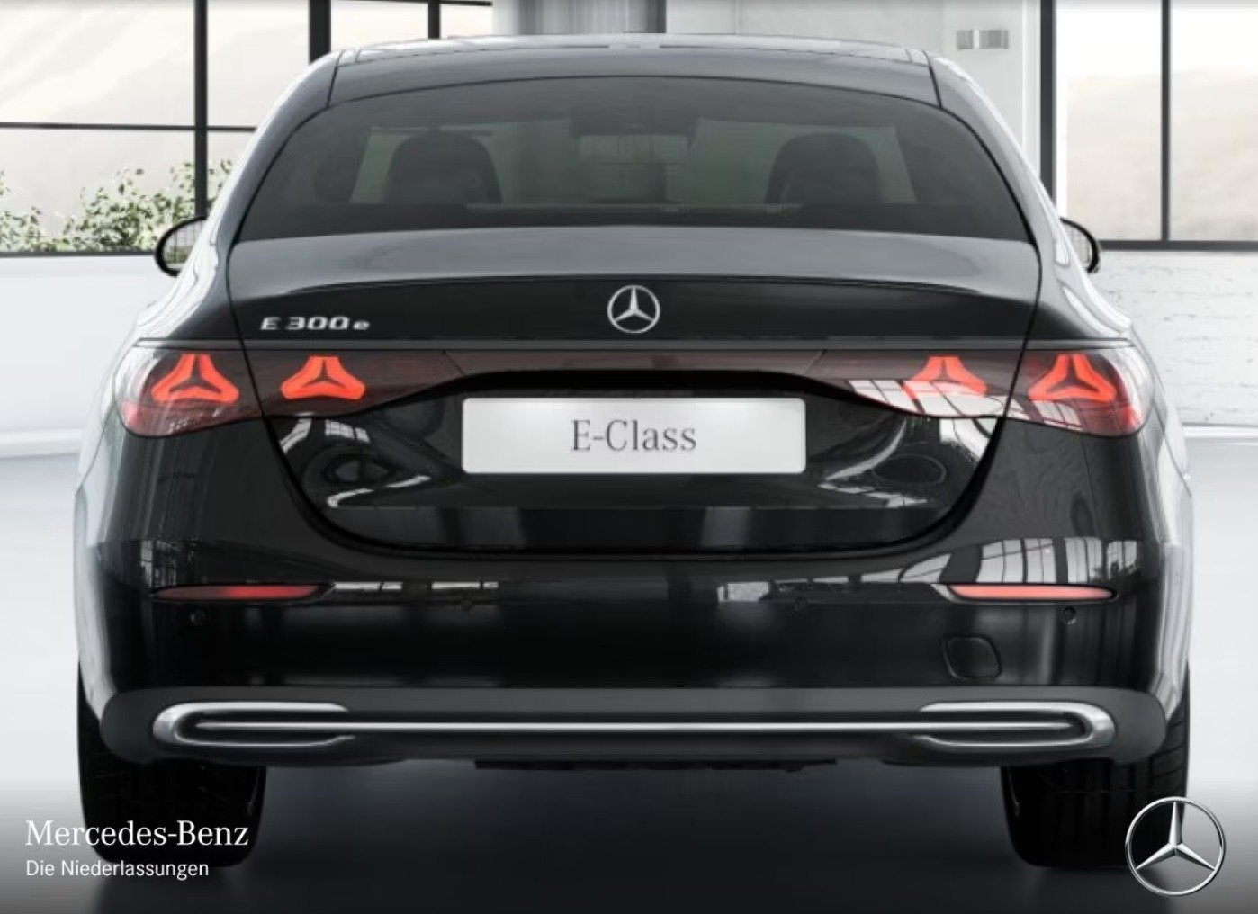 
								Mercedes E 300 e MBUX Screen full									