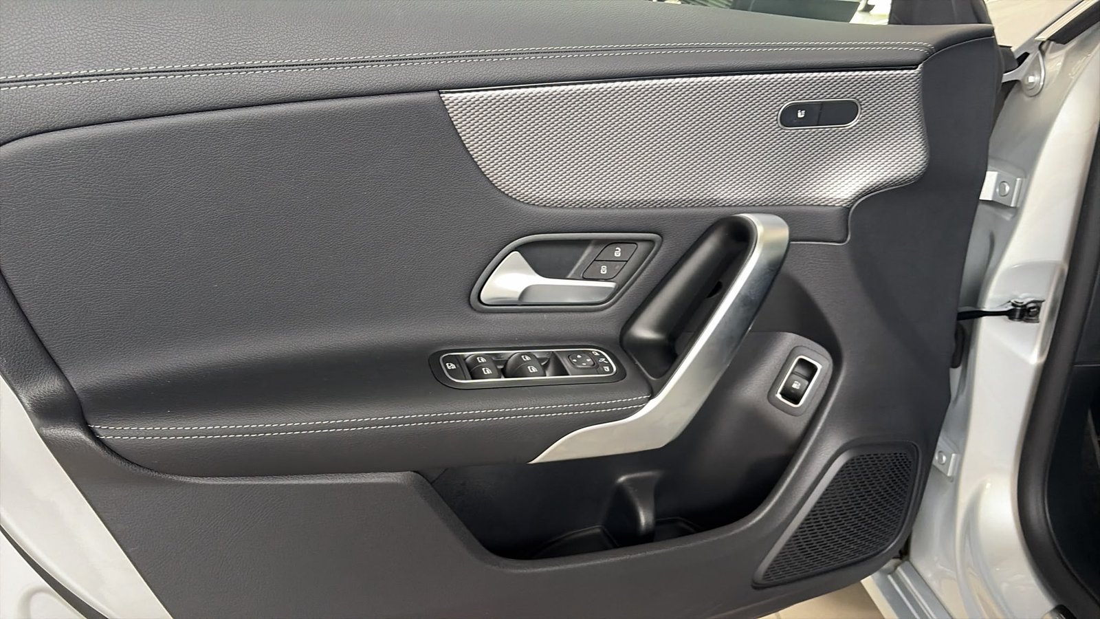 
								Mercedes CLA 250 e Coupe full									