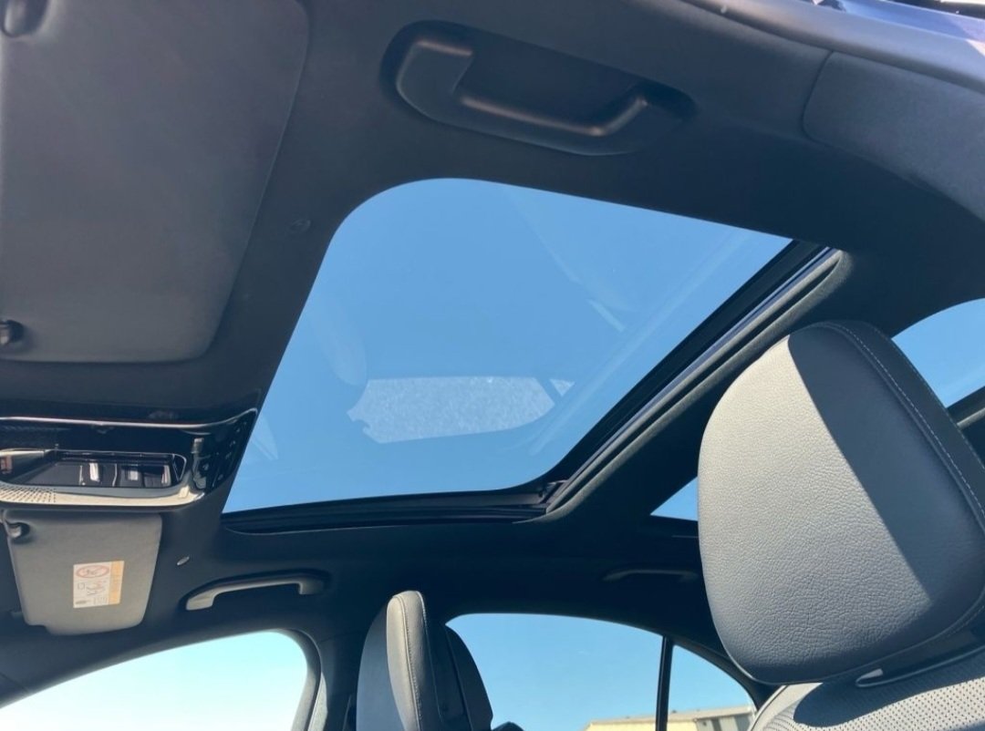 
								Mercedes E 300 E 4matic MBUX Screen full									