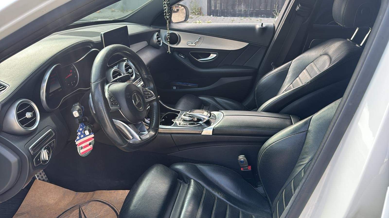 
								Mercedes C250 full									