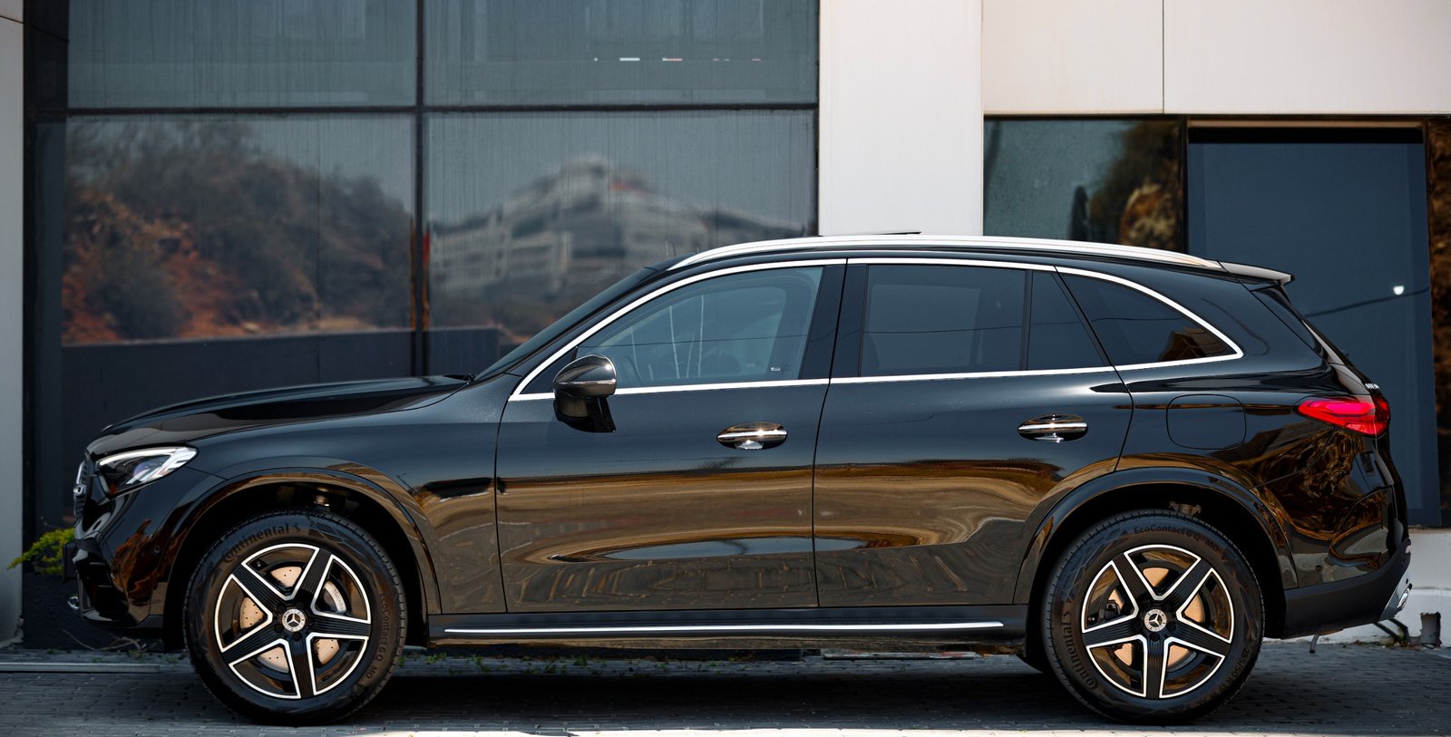 
								Mercedes GLC 300 e 4MATIC AMG full									