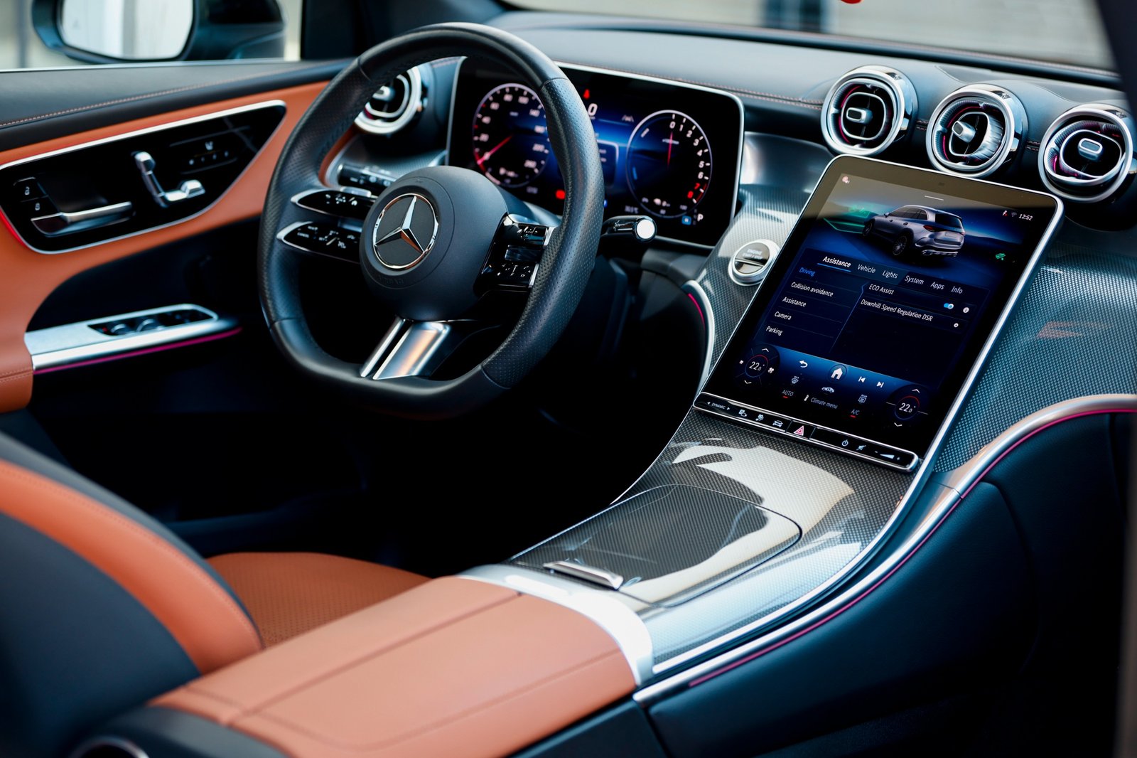 
								Mercedes GLC 300 e 4MATIC AMG full									