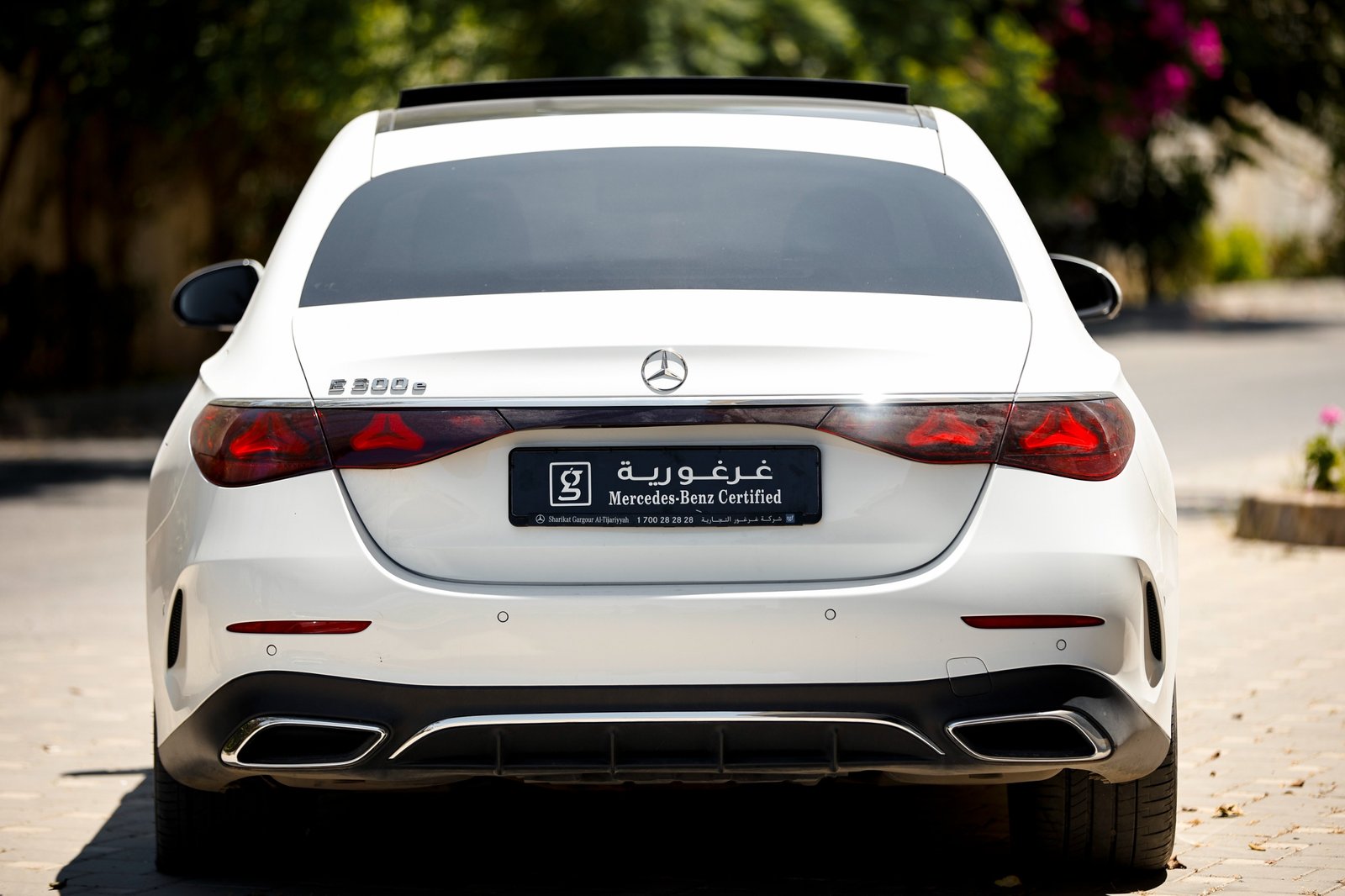 
								Mercedes E300 eAMG full									