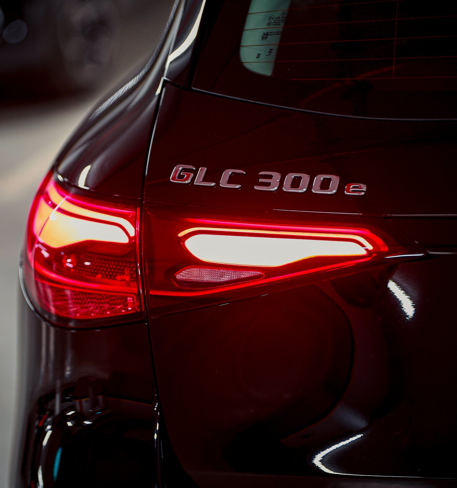 
								Mercedes GLC 300 e 4MATIC full									