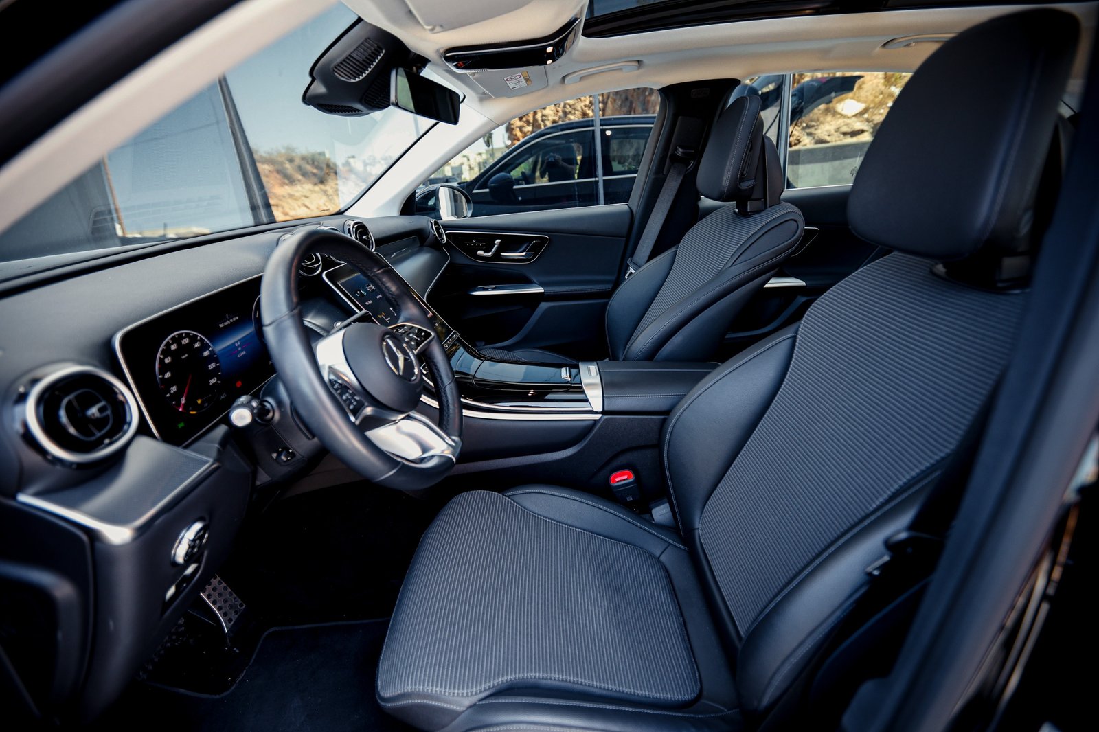 
								Mercedes GLC 300 e 4MATIC full									