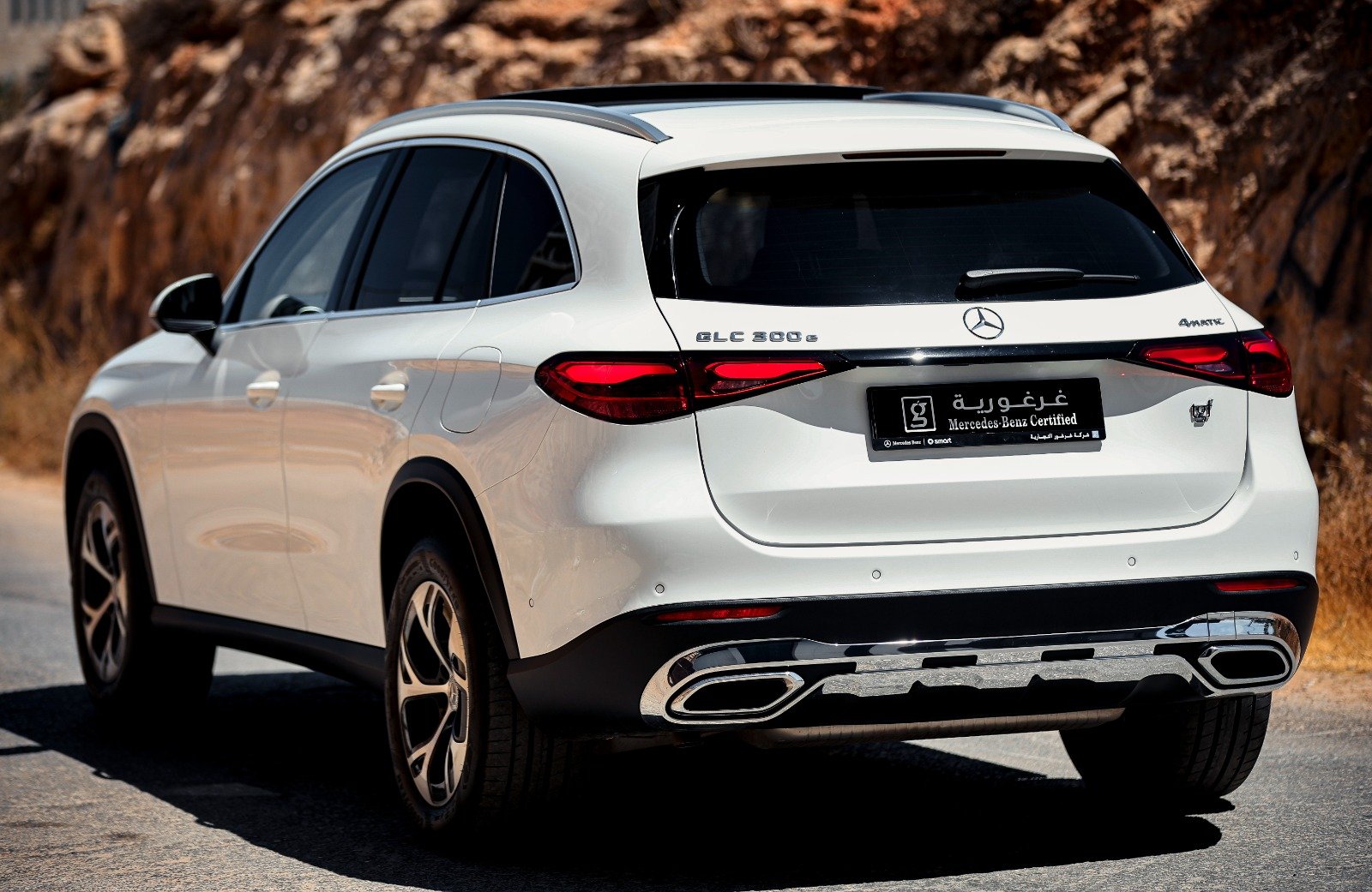 
								Mercedes GLC 300 e 4MATIC full									