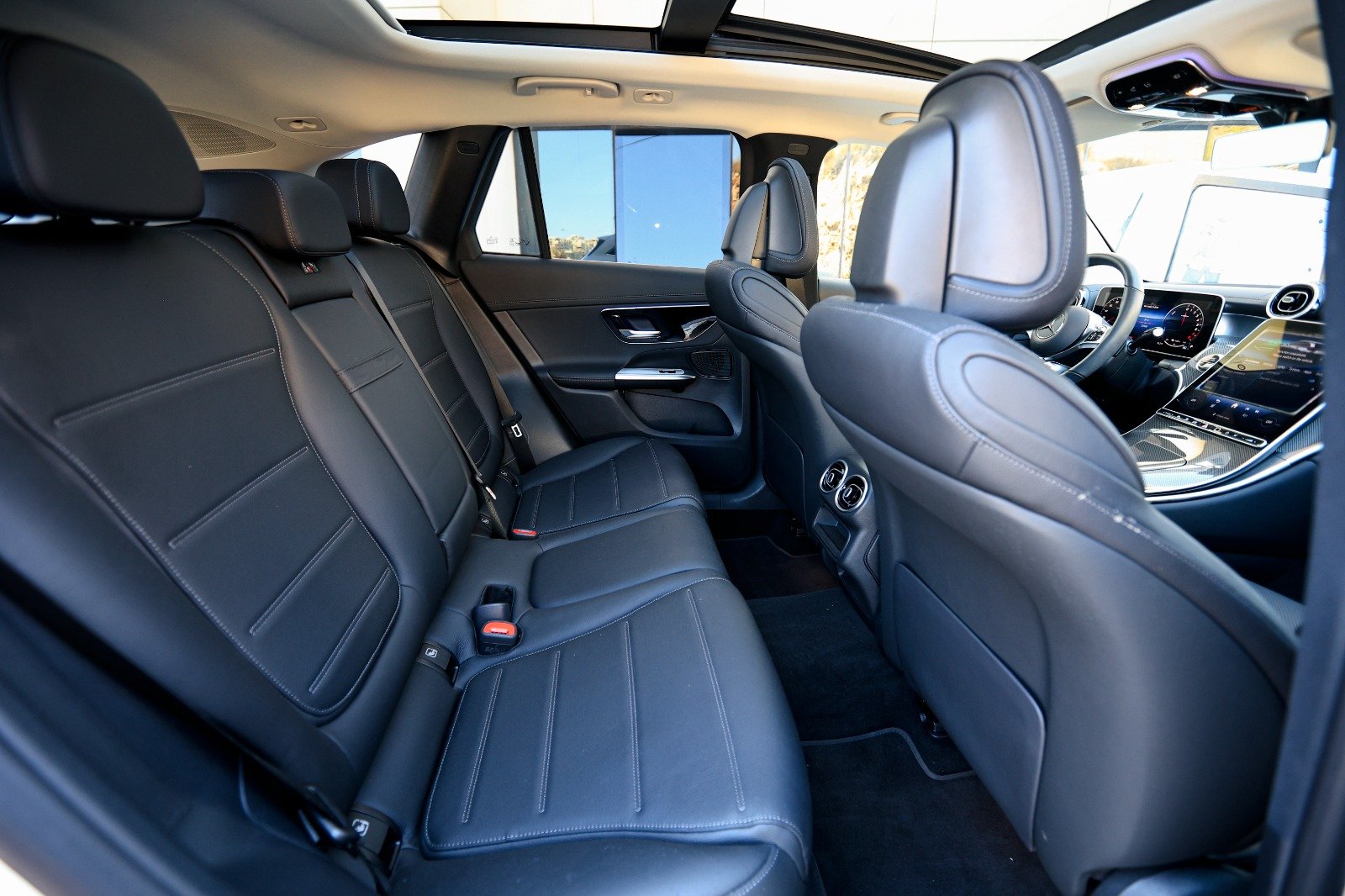 
								Mercedes GLC 300 e 4MATIC full									