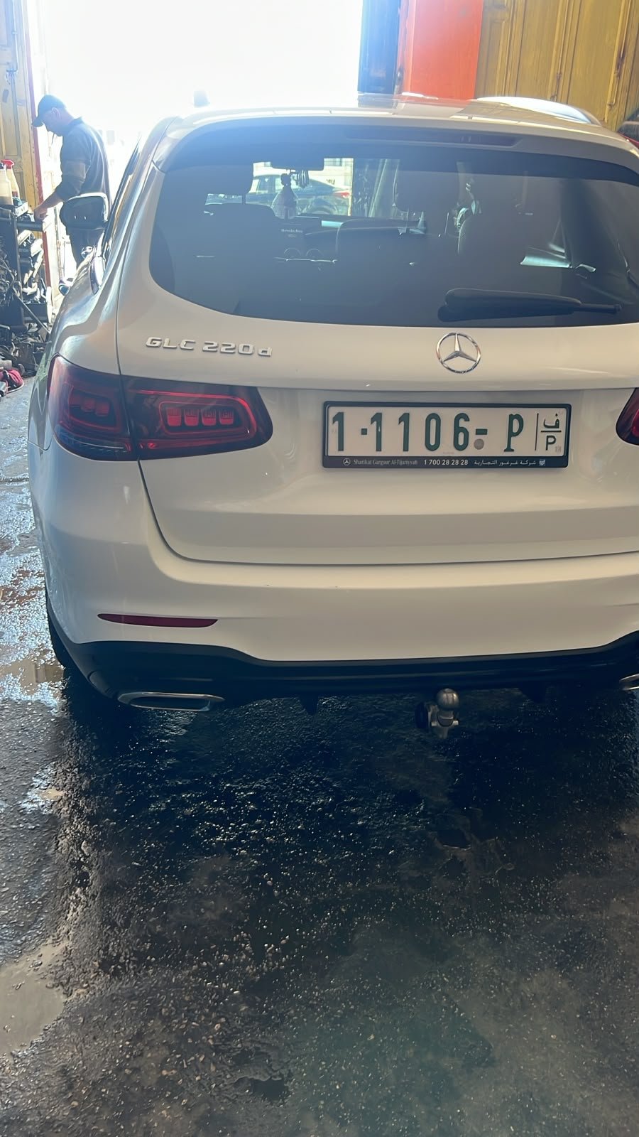 
								Mercedes GLC 200 White full									