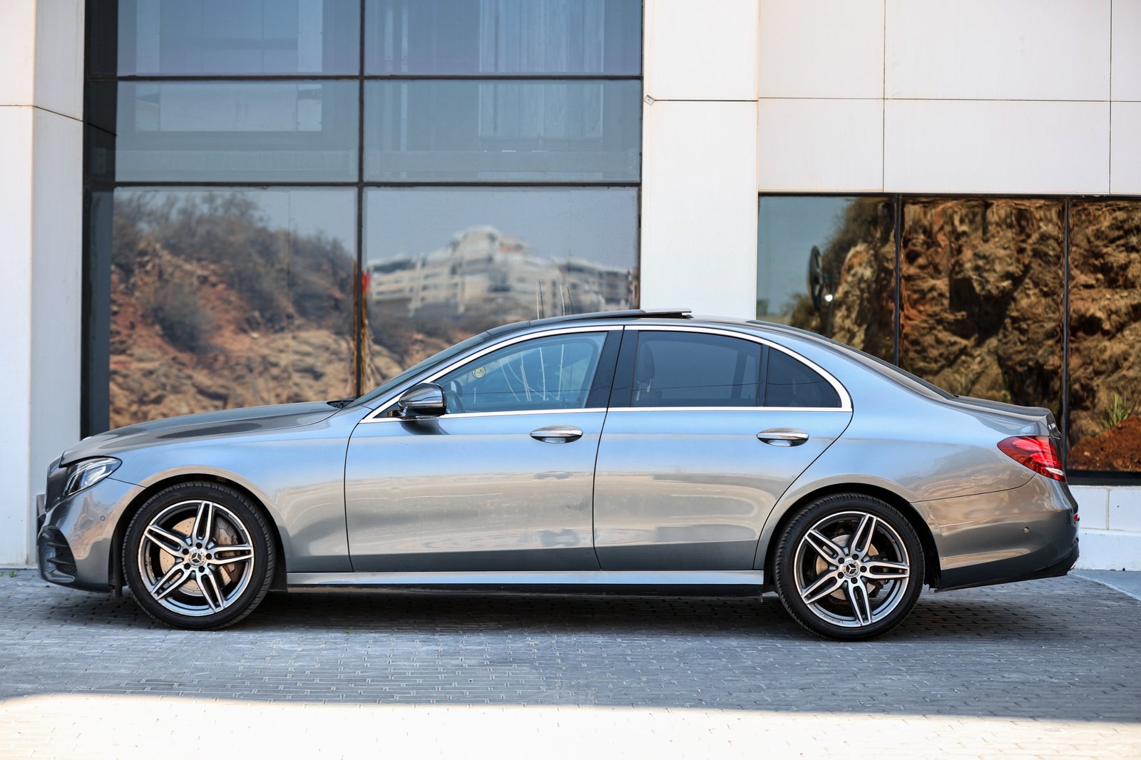 
								Mercedes E300 full									