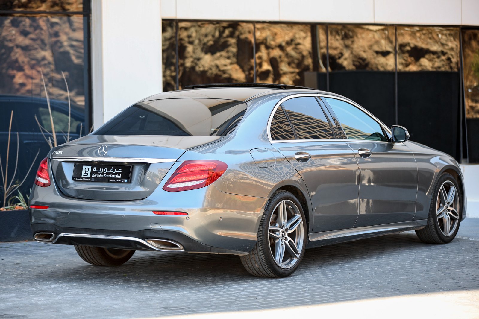 
								Mercedes E300 full									