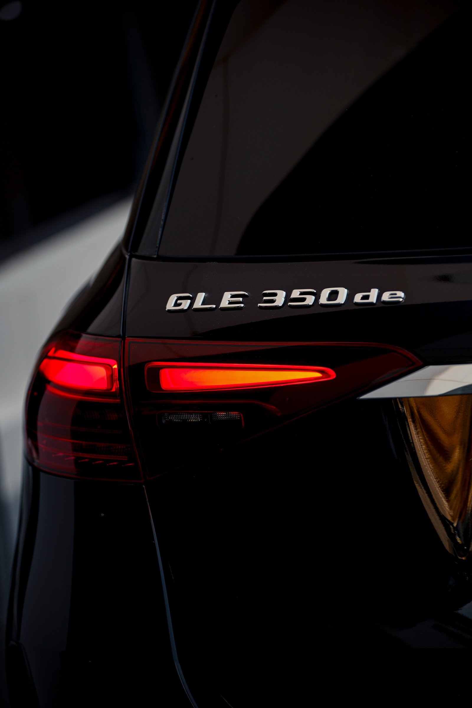 
								Mercedes GLE 350 de 4MATIC full									