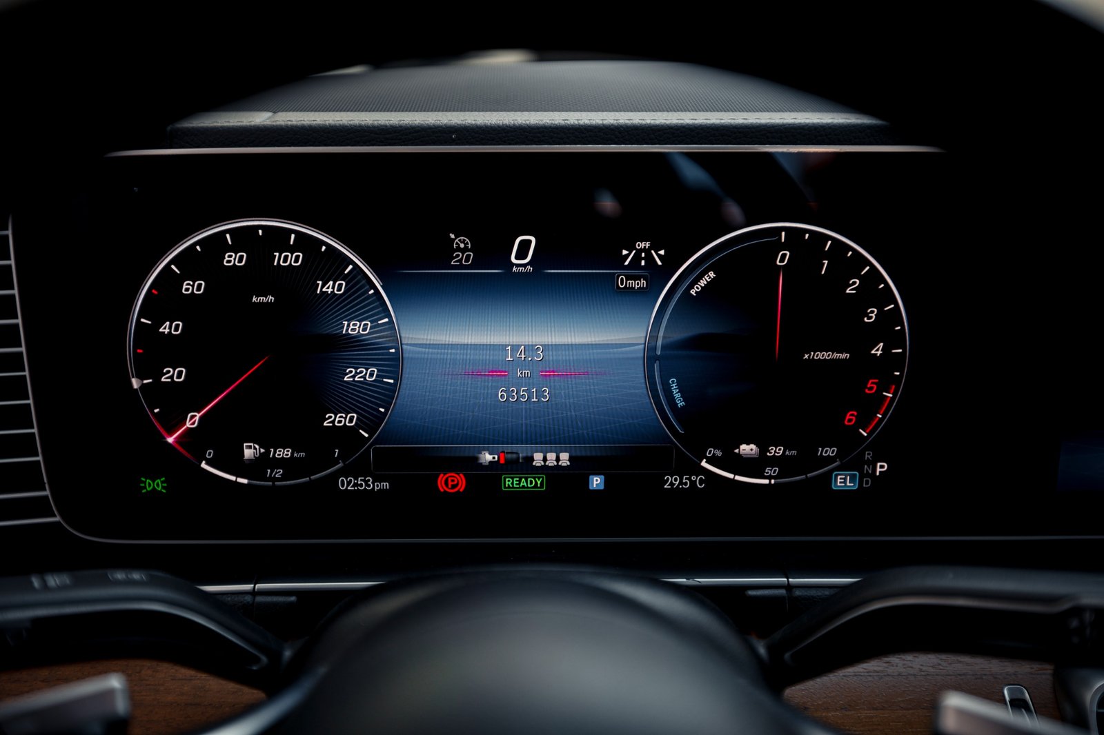 
								Mercedes GLE 350 de 4MATIC full									