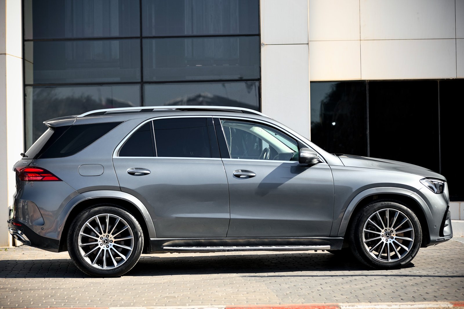 
								Mercedes GLE 350 de 4MATIC full									
