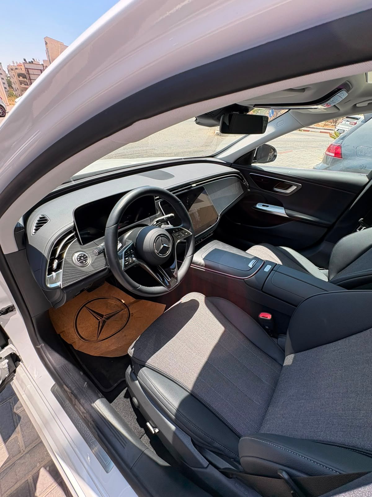 
								Mercedes E 300 e full									